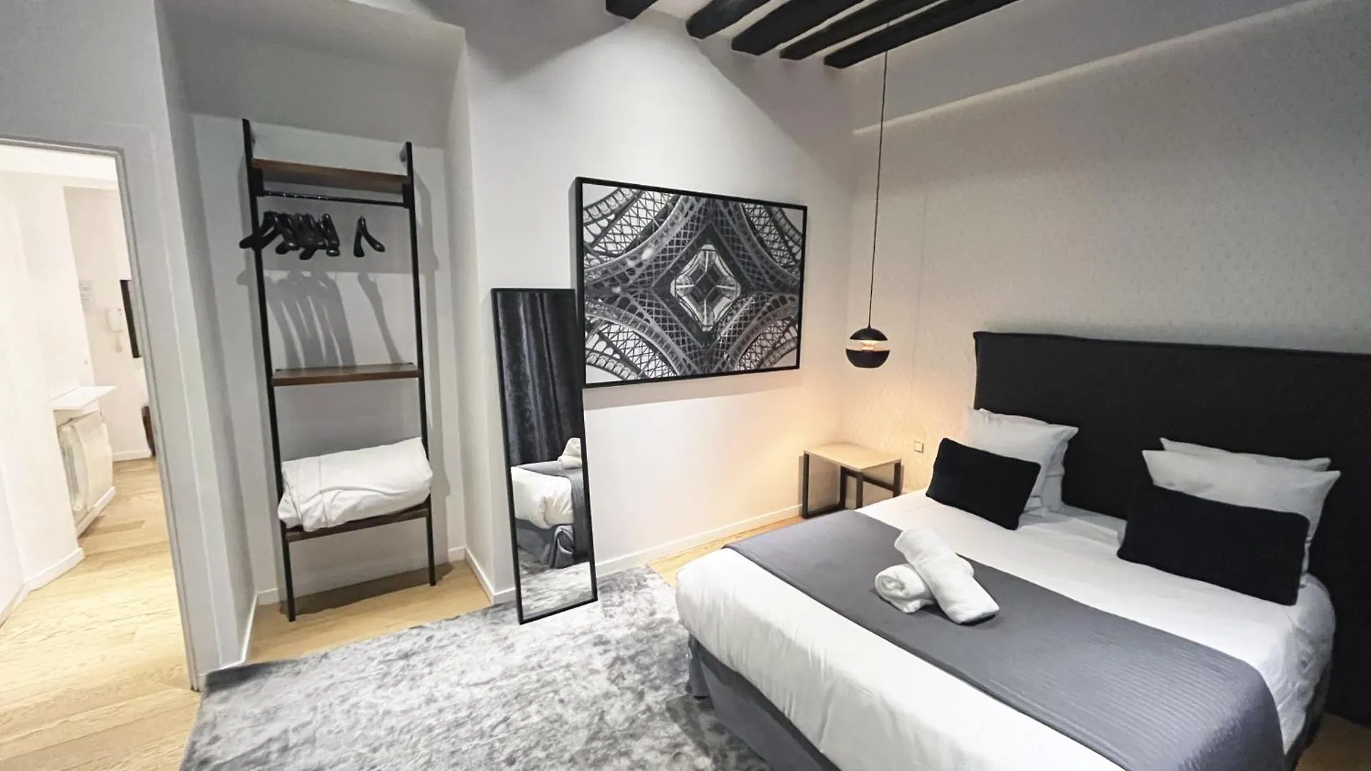 Urban Flat 69 - Beautiful Parisian Apartment In Center Of Paris 0*,  France