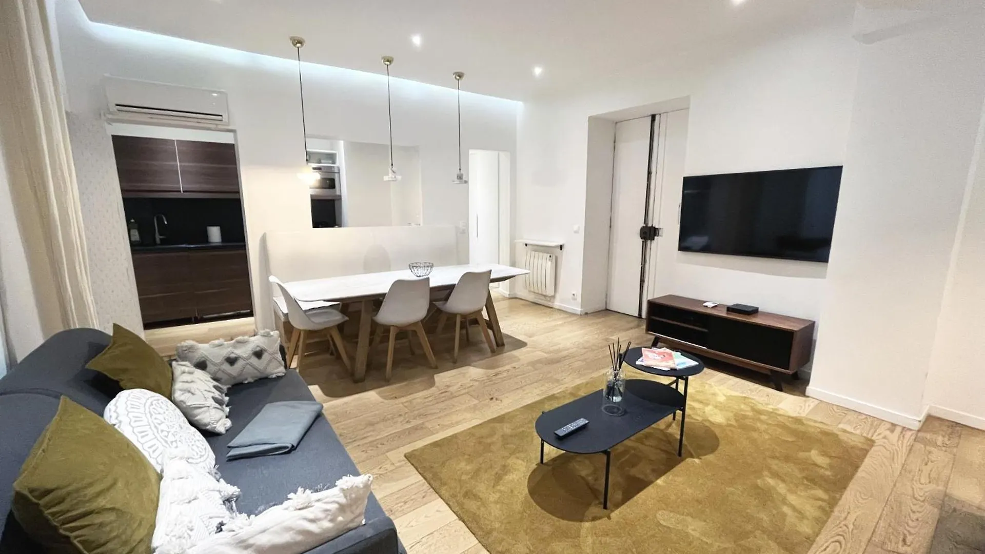Urban Flat 69 - Beautiful Parisian Apartment In Center Of Paris