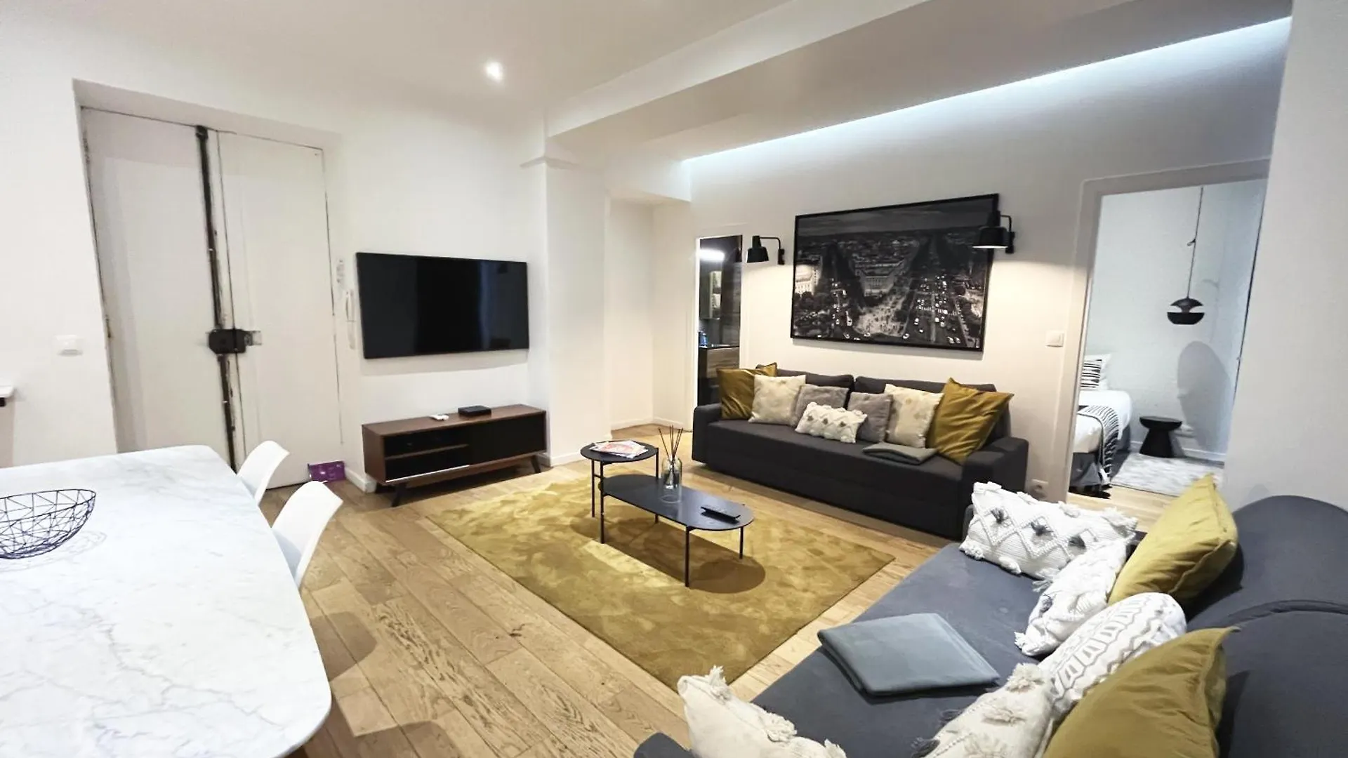 Urban Flat 69 - Beautiful Parisian Apartment In Center Of Paris 0*,  France